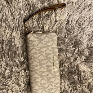 Michael Kors Wristlet Wallet